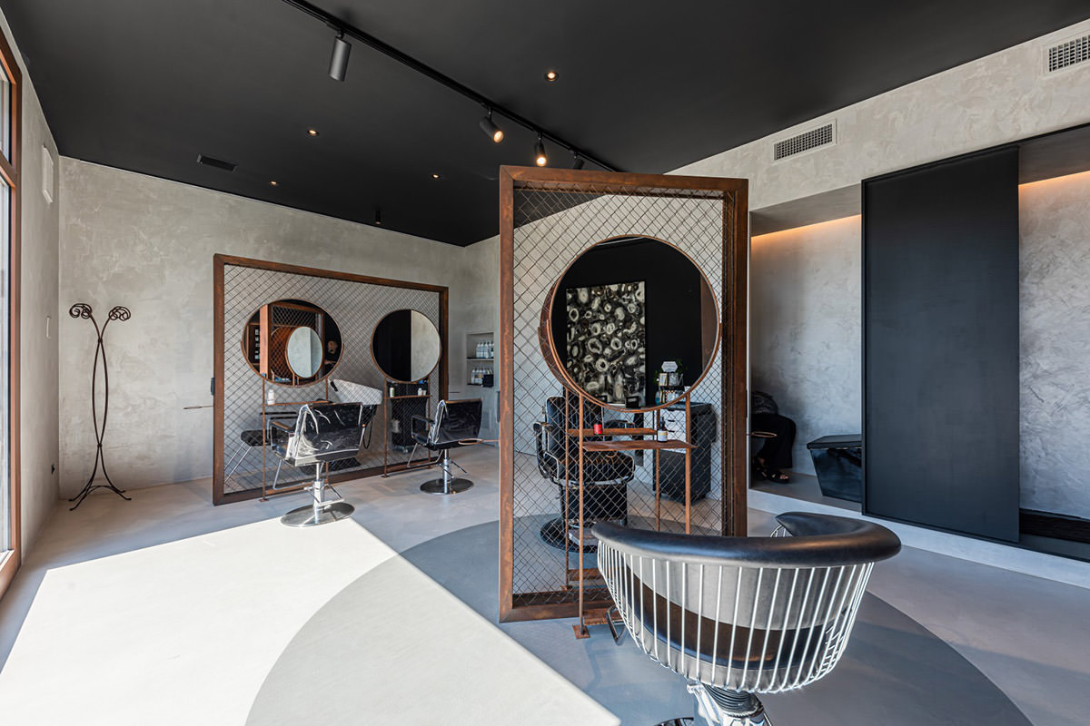 Interno di salone di parrucchiere a Verona